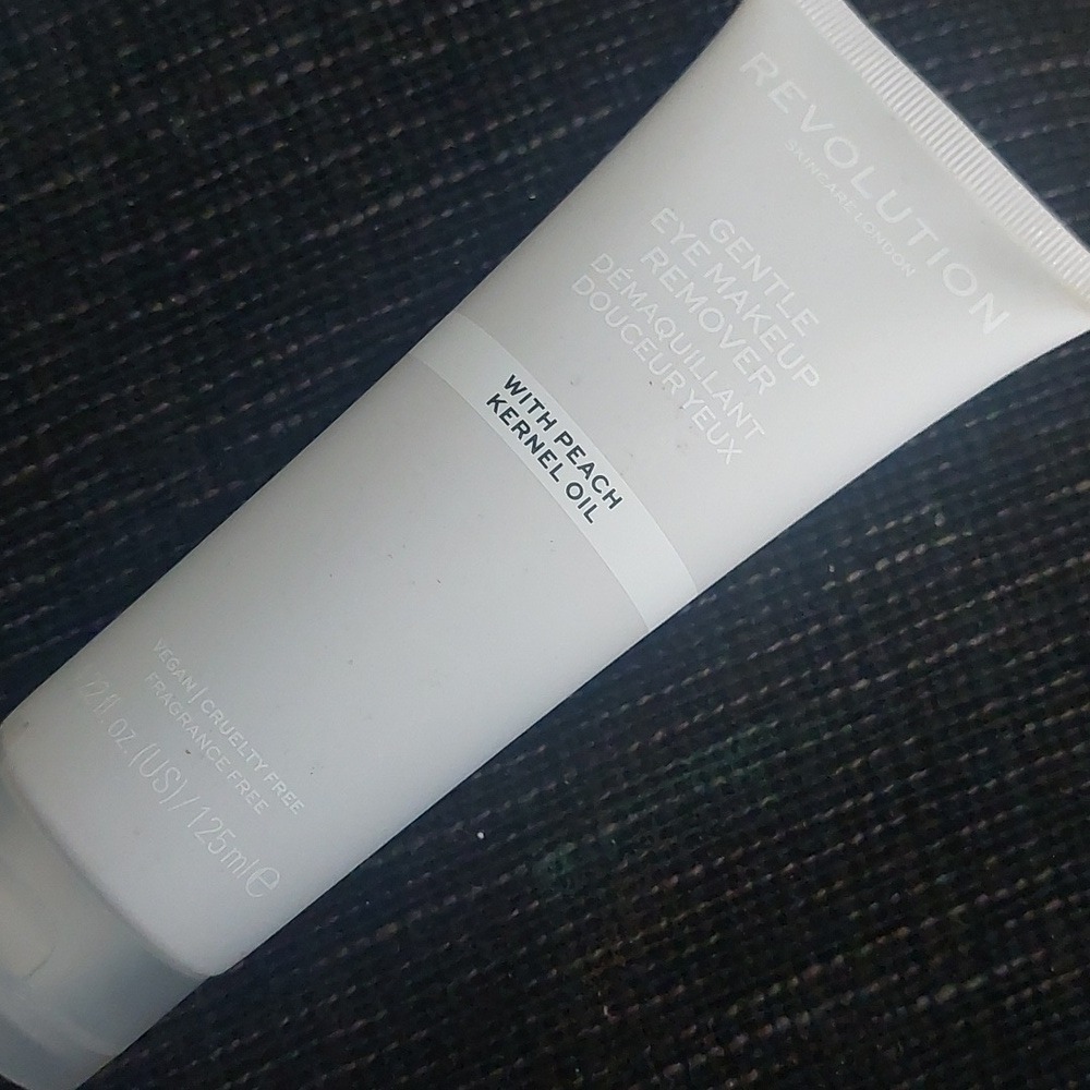 Makeup Revolution eye makeup remover